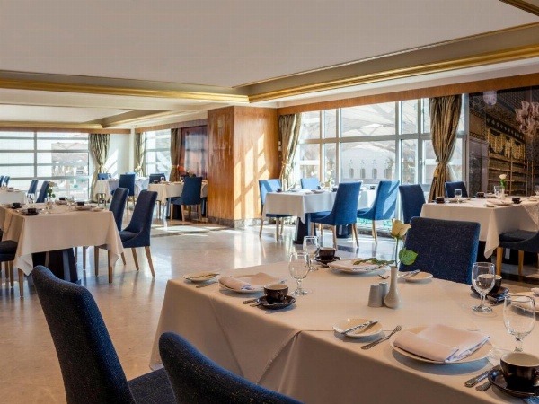 Anwar Al Madinah Movenpick Hotel image 11