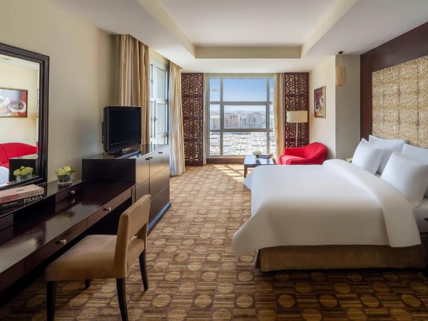 Anwar Al Madinah Movenpick Hotel image 13