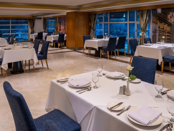 Anwar Al Madinah Movenpick Hotel image 14