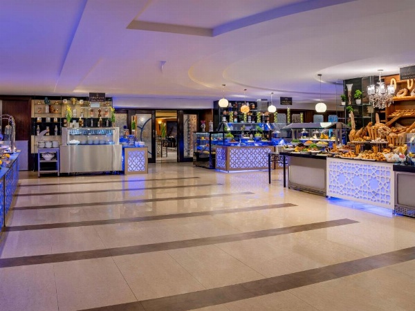 Anwar Al Madinah Movenpick Hotel image 18