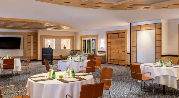 Anwar Al Madinah Movenpick Hotel image 4